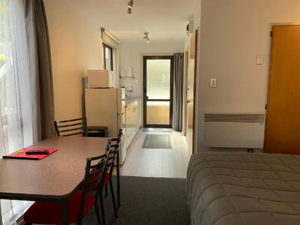 Wakatipu View Apartments image 21